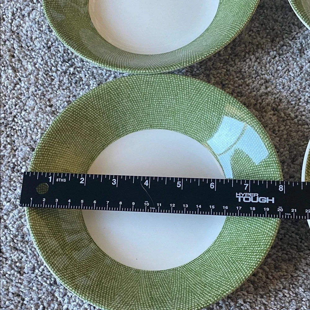 Pier 1 Green & White Shallow Bowl Set of 4.England Angleterre. Textured Bands
